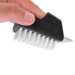 escova-de-nylon-limpa-grelha-mor-z7
