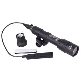 Lanterna M600 Tática Airsoft Para Trilho 22mm Cor Preta